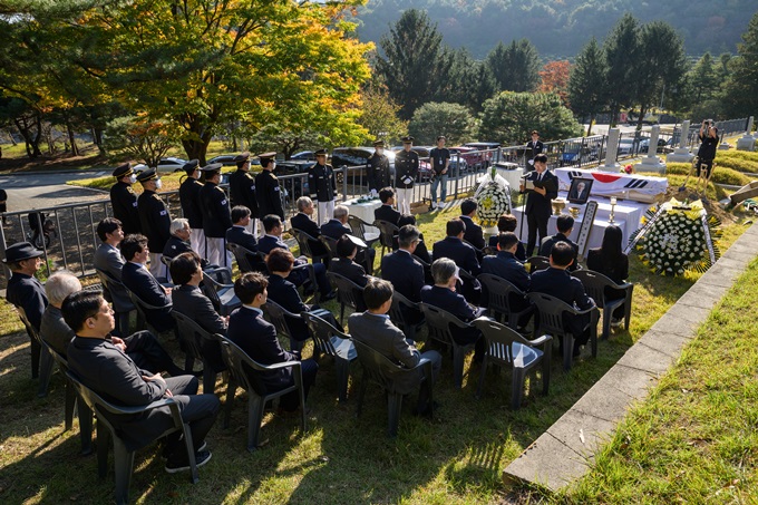 [행사] 故 김재관 과학기술유공자 국립묘지 안장식_1(참석자 전체).jpg 이미지입니다.