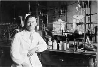 실험실에서 이태규 교수.jpg 이미지입니다.